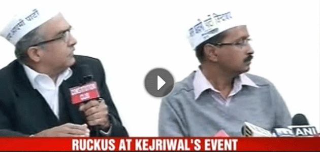 A man throws black ink or paint at AAP convener Arvind Kejriwal in a press conference.