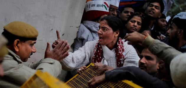 AAP supporters clashed with police injuring many as Delhi CM held a dharna near Rail Bhawan.