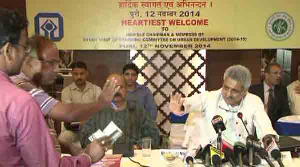 Angry journalists waving envelopes at organisers of a press meet at Puri after finding Rs 200 each in press kits. (Source: IE photo)