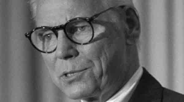 Union Carbide chief Warren Anderson died a month before in Florida.