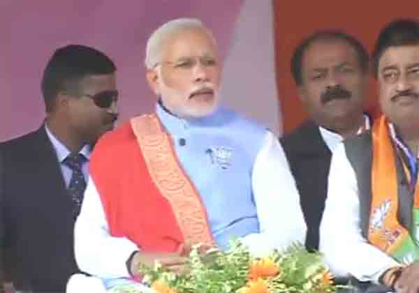 Prime Minister Narendra Modi is addressing an election meeting in Jharkhand.