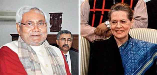 Congress president Sonia Gandhi and Bihar Chief Minister Nitish Kumar at the AMU unit foundation stone laying ceremony at Kishanganj.