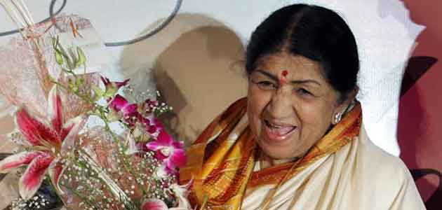 Lata Mangeskar who sang the popular number 'Ae Mere Watan Ke Logo' shared the dais with BJP PM candidate Narendra Modi during her felicitation in Mumbai.