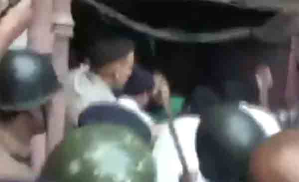 Kolkata police refused access to Saradha scam accused MP Kunal Ghosh.