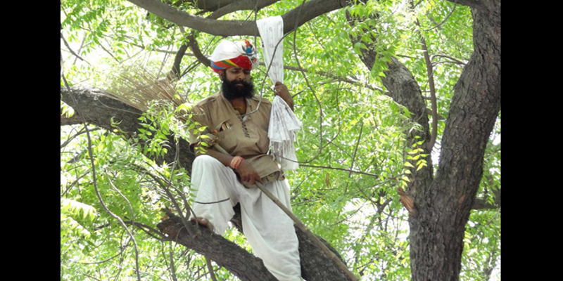 A farmer from Rajasthan committed suicide at an AAP rally in Delhi.