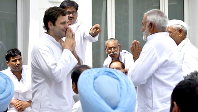 Rahul Gandhi talking to farmers a day ahead of the rally at his residence in Delhi.