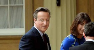 UK Prime Minister David Cameron paid a visit to the Queen after his party clinched majority in the national elections.